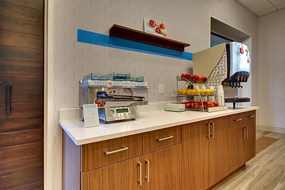 Holiday Inn Express & Suites Charleston NE Mt Pleasant US17 By IHG