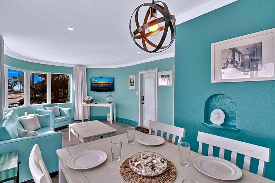 Panoramic beachfront Suite