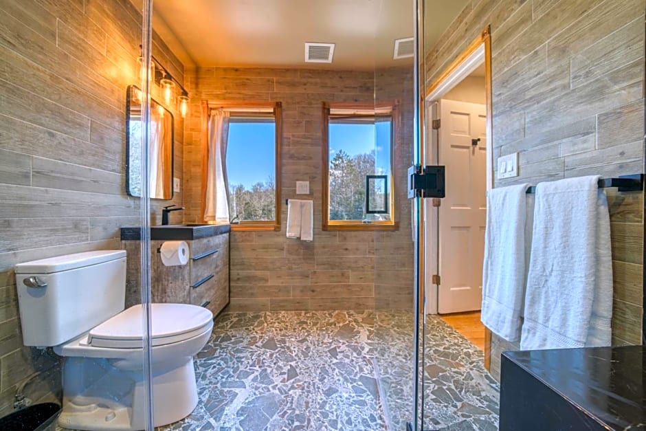 The Haüs Windham - Luxury Suites, Hot Tub, Mountain Views!