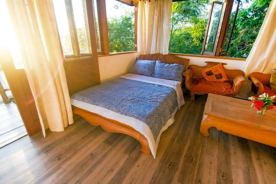 Boa Hill Surf House