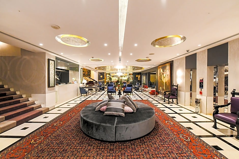 Le Bristol Hotel