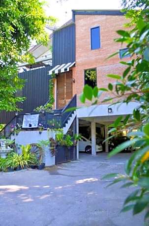 Dawnthaya Ayutthaya Art House บ้านดอนธยๅ อยุธยา