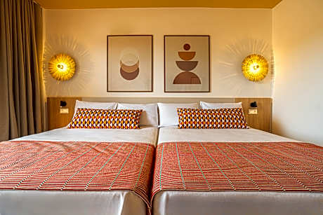 POOL VIEW ROOM (3 ADULTS +1 BABY)