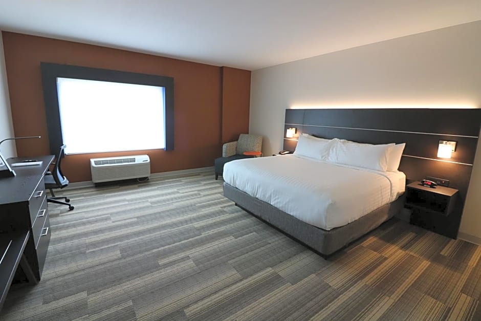Holiday Inn Express & Suites Coffeyville By IHG