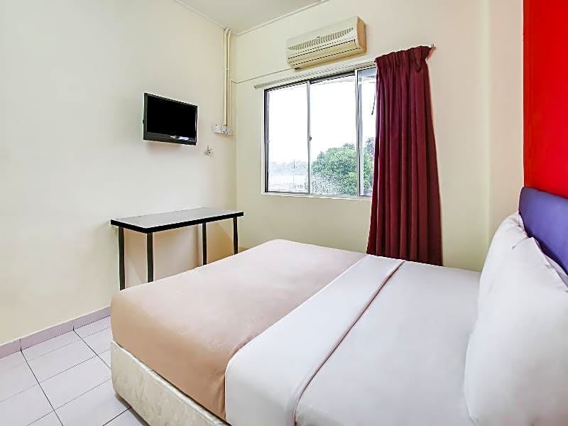 OYO 89615 T Family Hotel