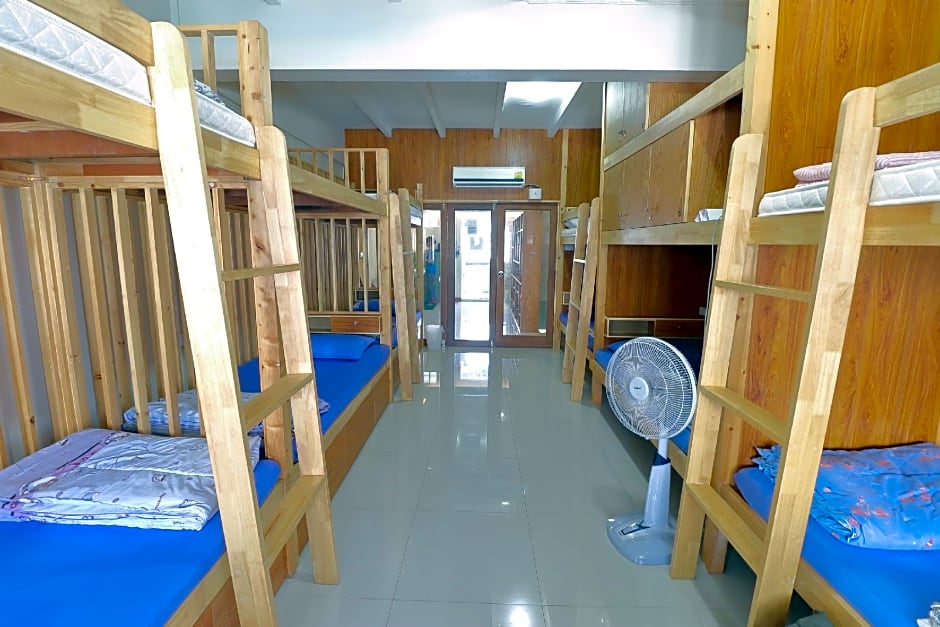 OYO 872 Saen Sabai Hostel