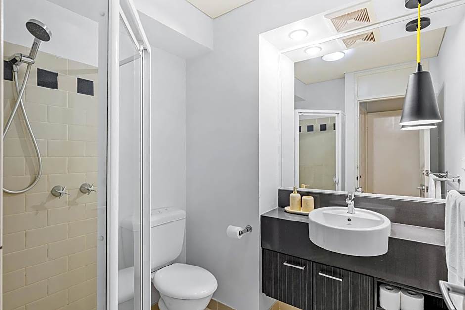 Apartment with City Views in East Perth