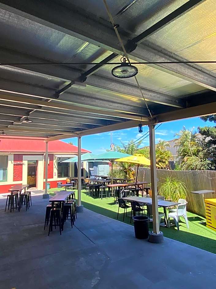 Queensport Tavern And Motel