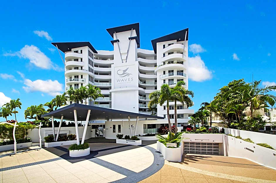 Waves Maroochy River