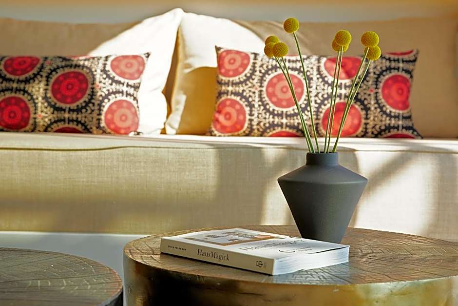 Elix, Mar-Bella Collection