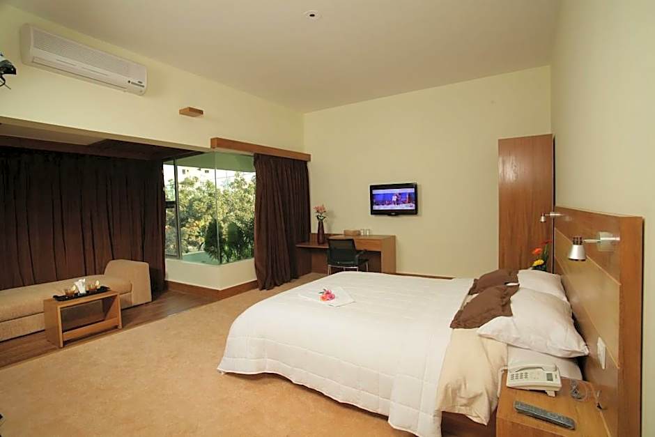 Richmond Hotel And Suites