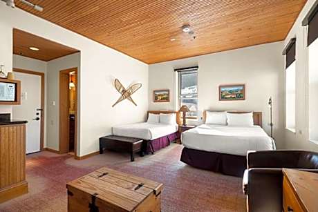Independence Square Unit 313, Downtown Hotel Room in Aspen with Rooftop Hot Tub