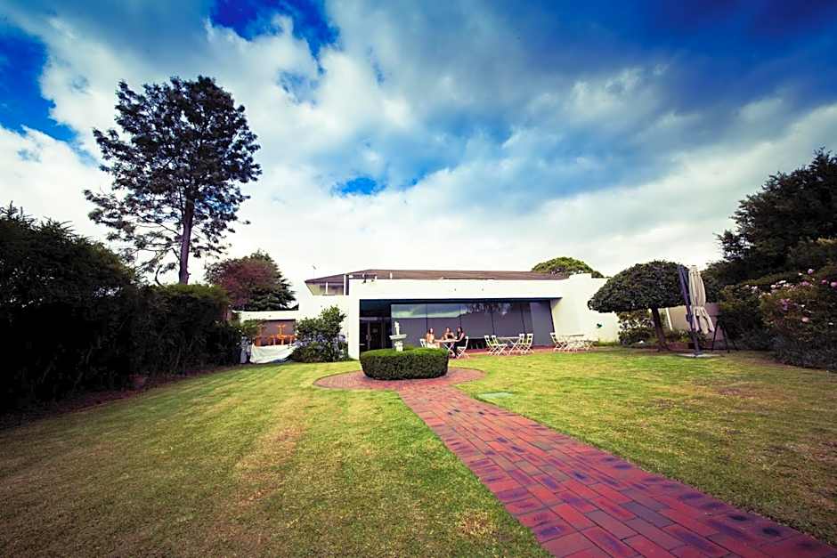 Sandown Regency Hotel & Apartments