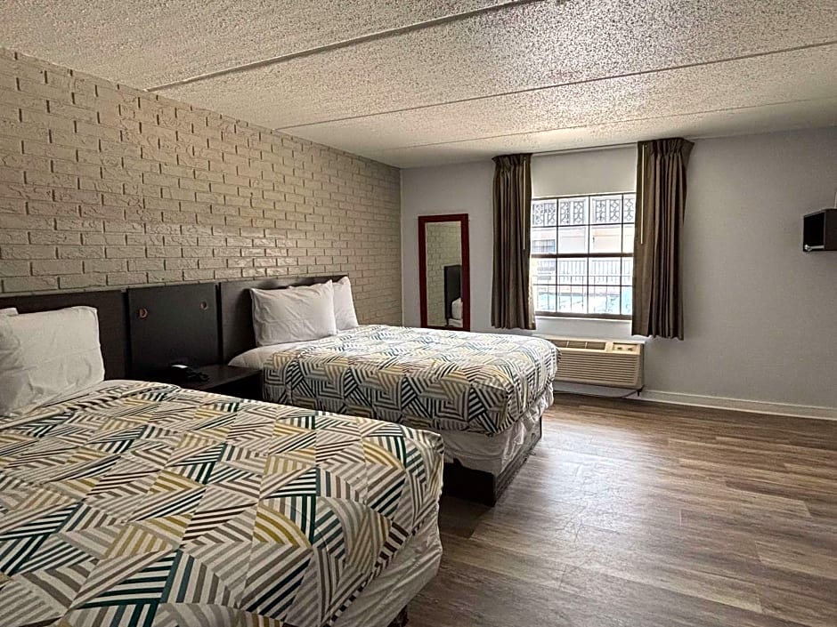 La Casa Inn and Suites