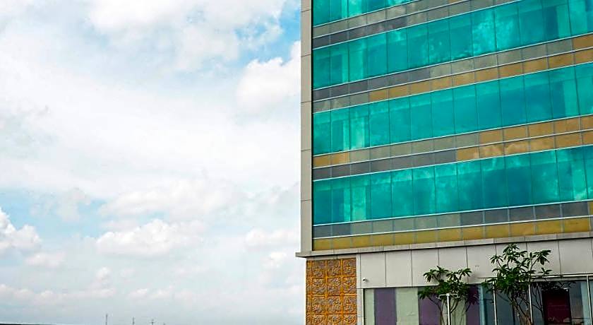 The Alana Hotel and Convention Center  Solo by ASTON