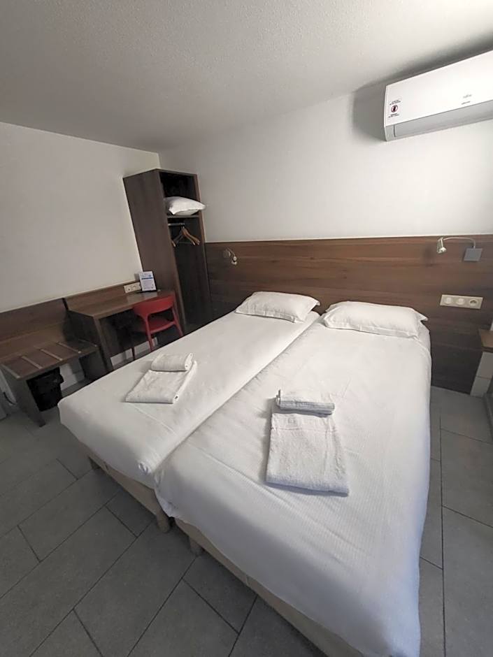 Brit Hotel Plaisance A9/A61