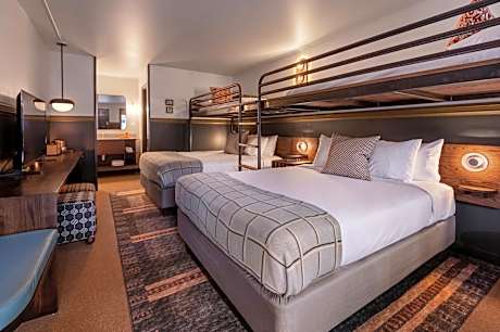 Queen Room with Two Queen Beds and Bunk Beds - High Floor