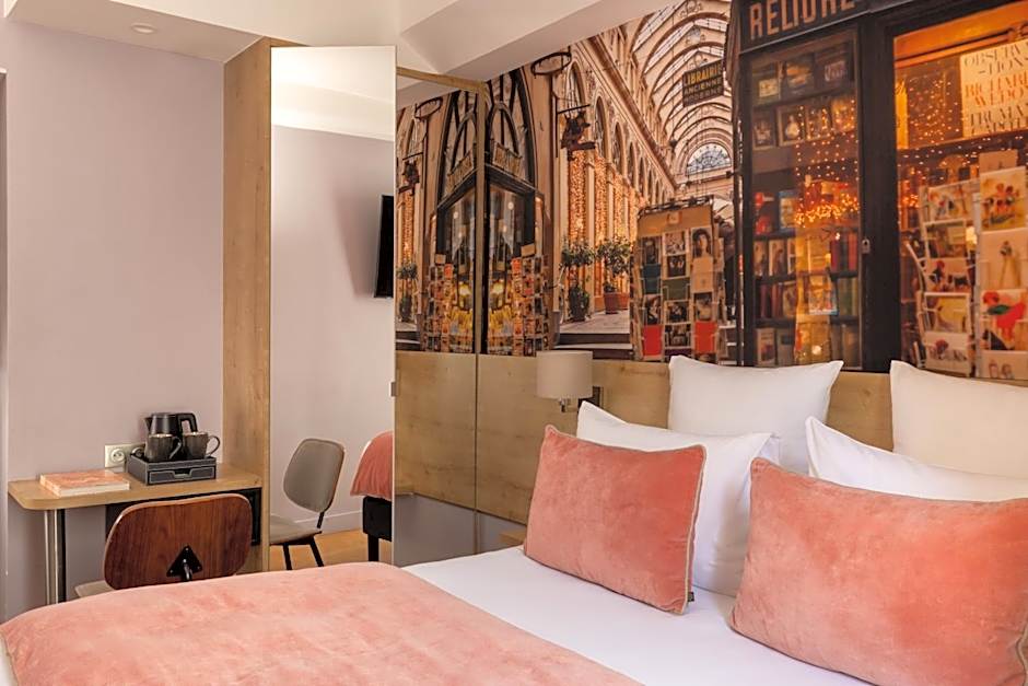 Midnight Hotel Paris