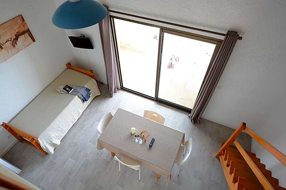 Photo 1 of 21 of 2 Bedroom Apartment, Sea View