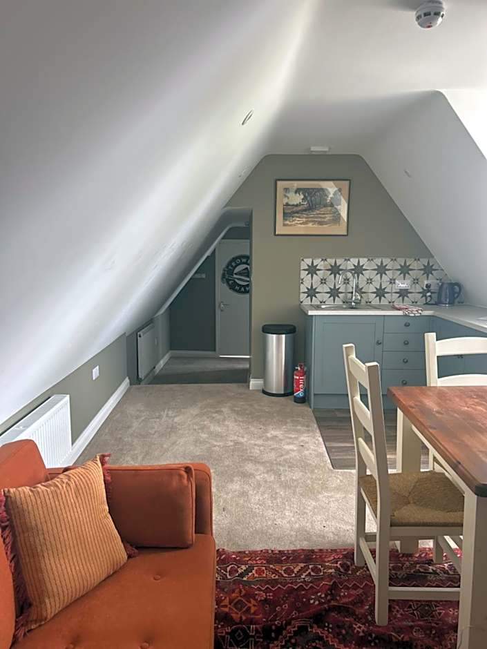 Trowel and Hammer Flat 1