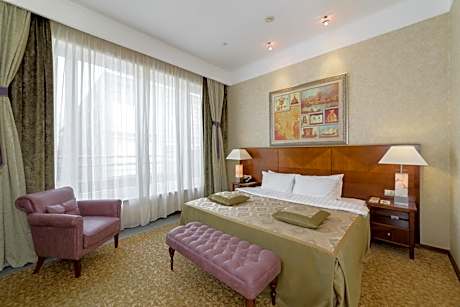 Suite with Executive Lounge Access