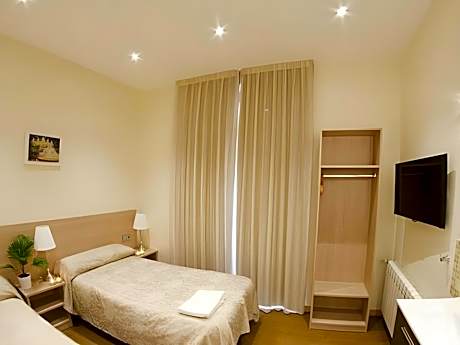 Standard Quadruple Private Bathroom