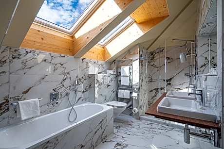 Premium Comfort Double Room with mountain view and air conditioning