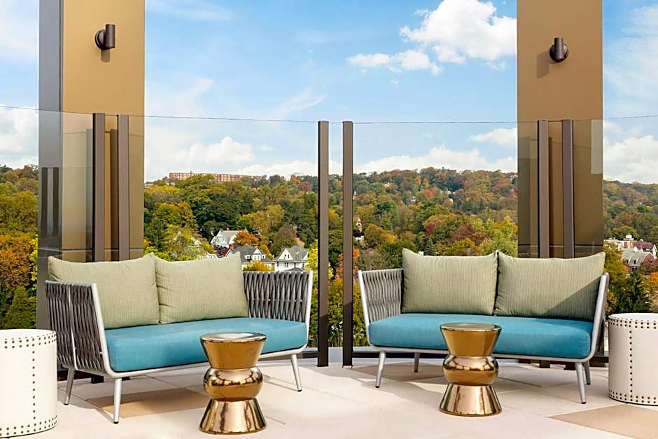 THE MC, AUTOGRAPH COLLECTION