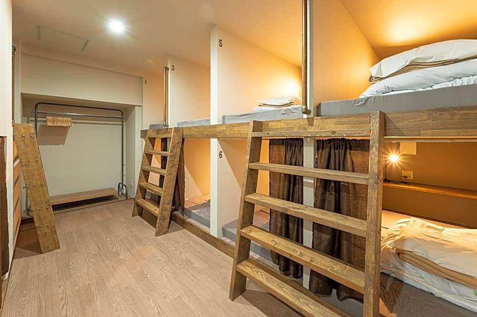 Hütte Jil Shirakabako at 1,400m