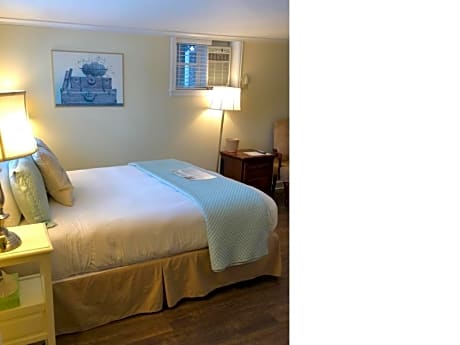 Economy Triple Room