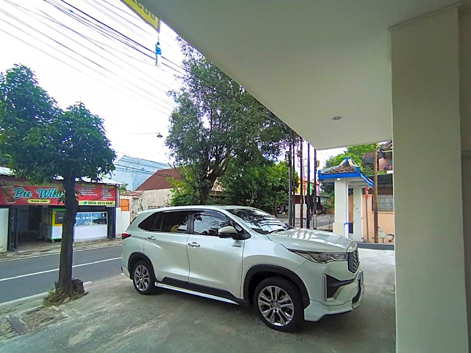 De Corner 2 Madiun RedPartner – Madiun, MO