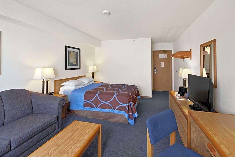 Photo 1 of 10 of Business 1 King Bed