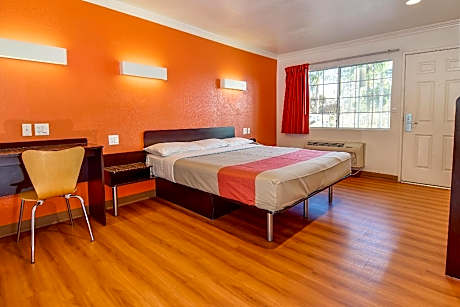 1 King Bed | Mobility Accessible Tub, Nsmk