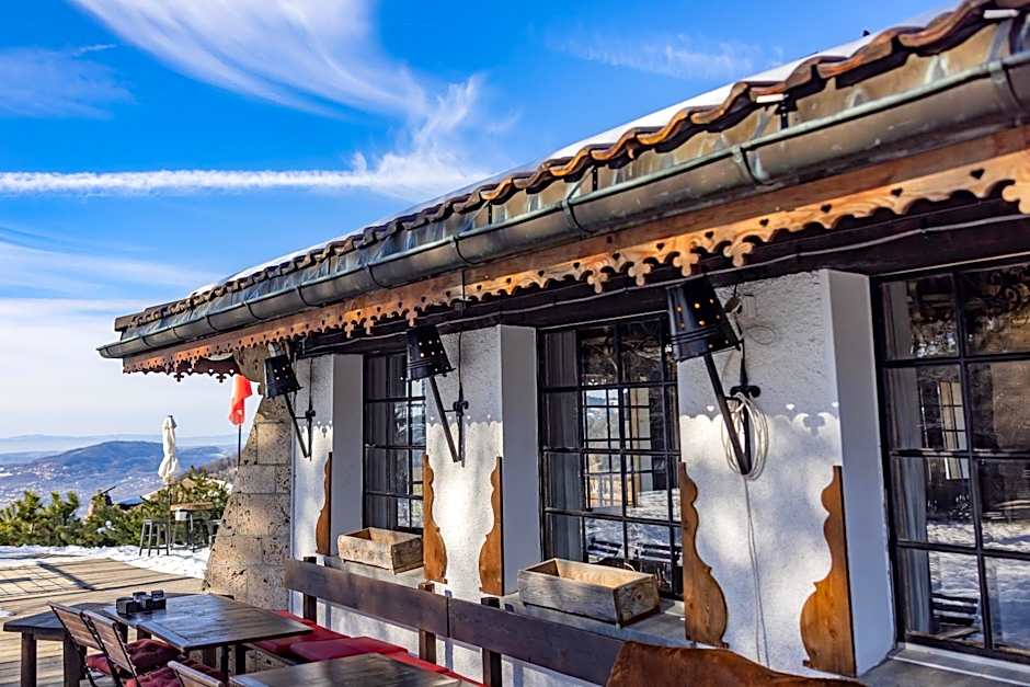 Le Coucou Hotel Restaurant & Lounge-Bar