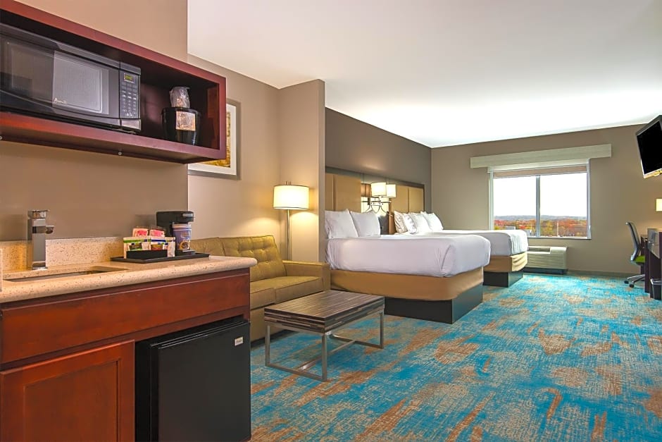 Holiday Inn Express and Suites Norwood Boston Area