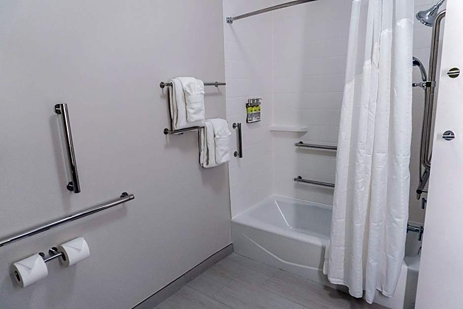 Holiday Inn Express and Suites Birmingham - Homewood By IHG