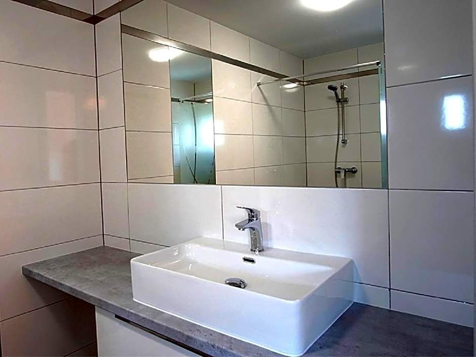 Biale Domki Paula Rewal - Domki z klimatyzacja, w obiekcie Jacuzzi i darmowe Wifi!