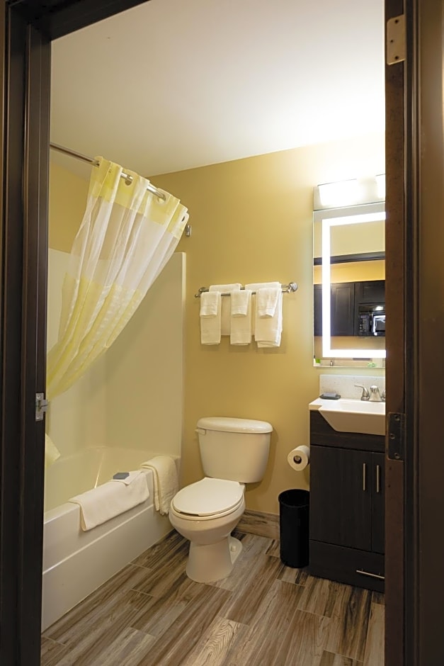 Hawthorn Extended Stay by Wyndham Saint Robert