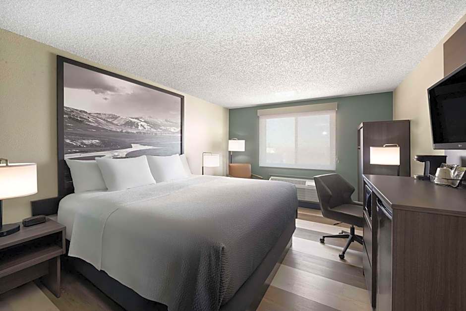 Super 8 by Wyndham Conrad