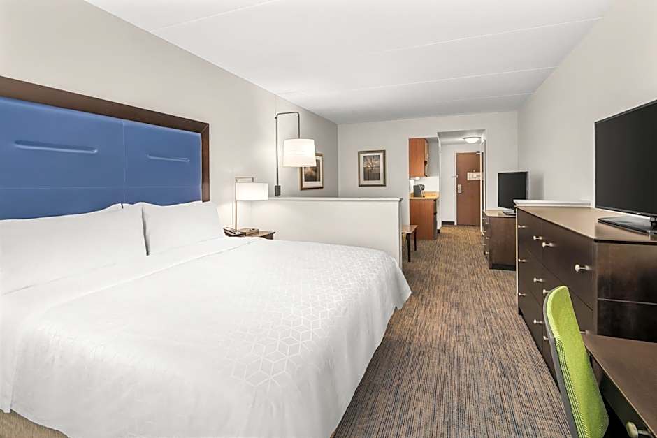 Holiday Inn Express & Suites Wilmington-Newark by IHG