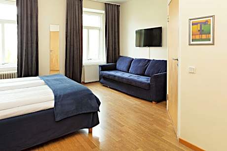 Family Room with Two Single Beds and Sofa Bed - Non-Smoking