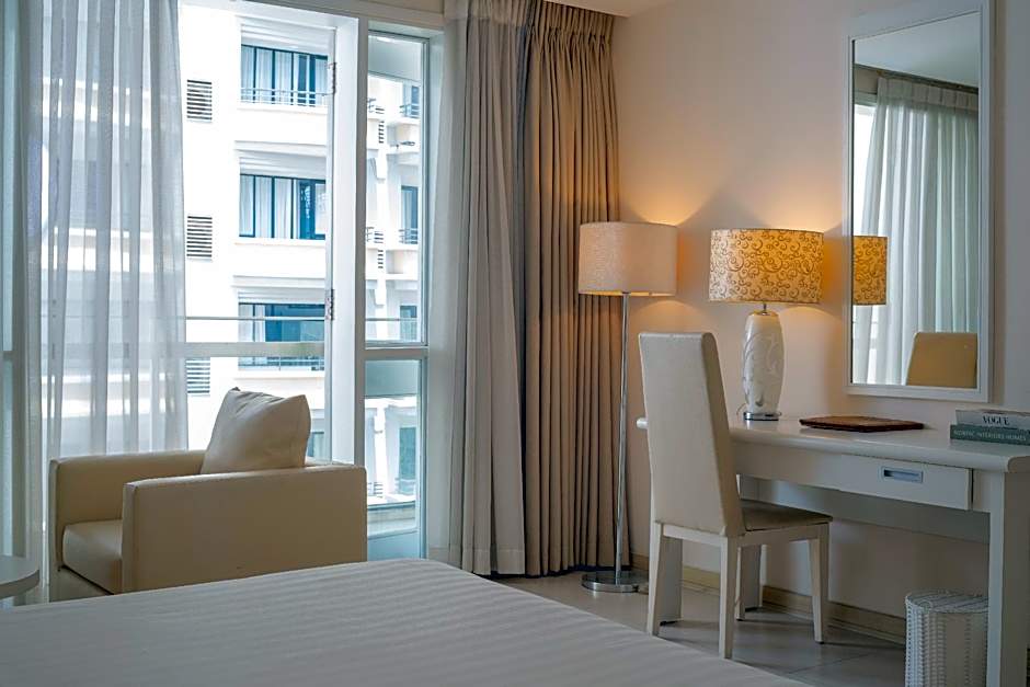 Nhi Phi Hotel Nha Trang