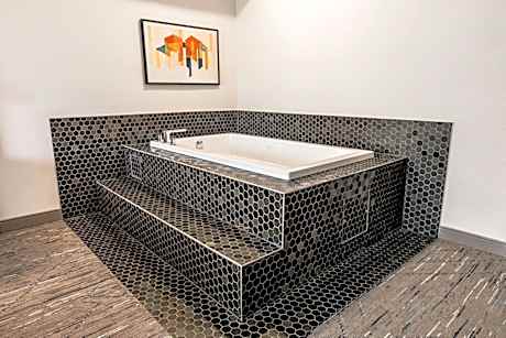 King Suite with Jetted Tub and Fireplace