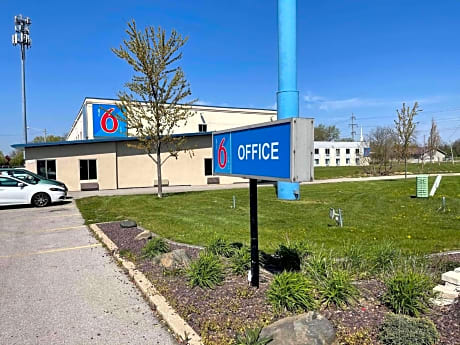 Studio 6 Peoria IL