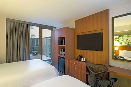 Queen Room with Two Queen Beds and View - Hearing Access