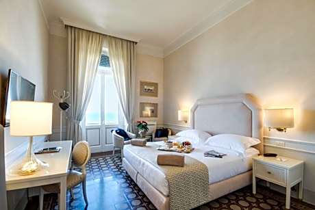 Double or Twin Room with Partial Sea View