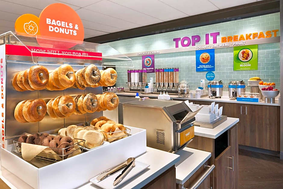 Tru by Hilton Lancaster East PA