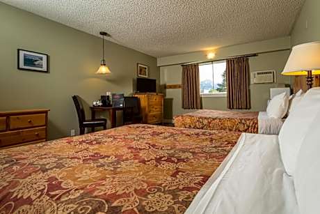 Queen Room with Two Queen Beds - Pet Friendly
