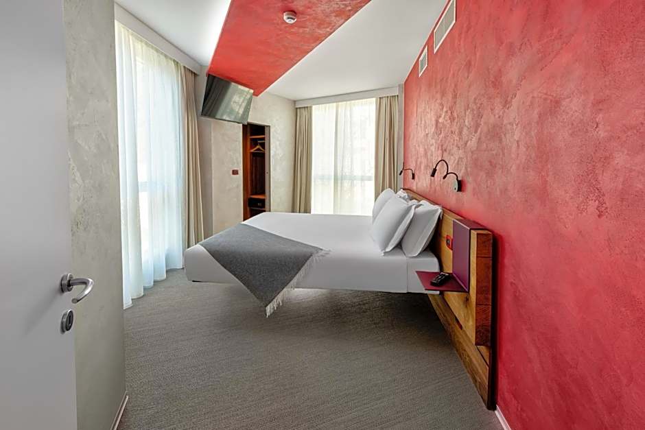 Carrick Hotel