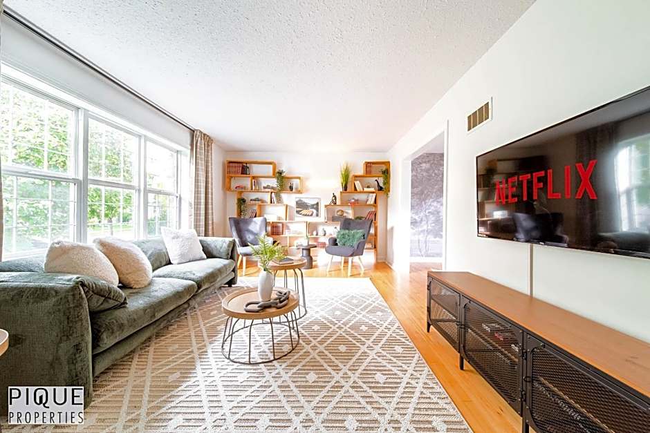 Nordic Spa Retreat - Hot Tub - King Bed- Firepit - BBQ!